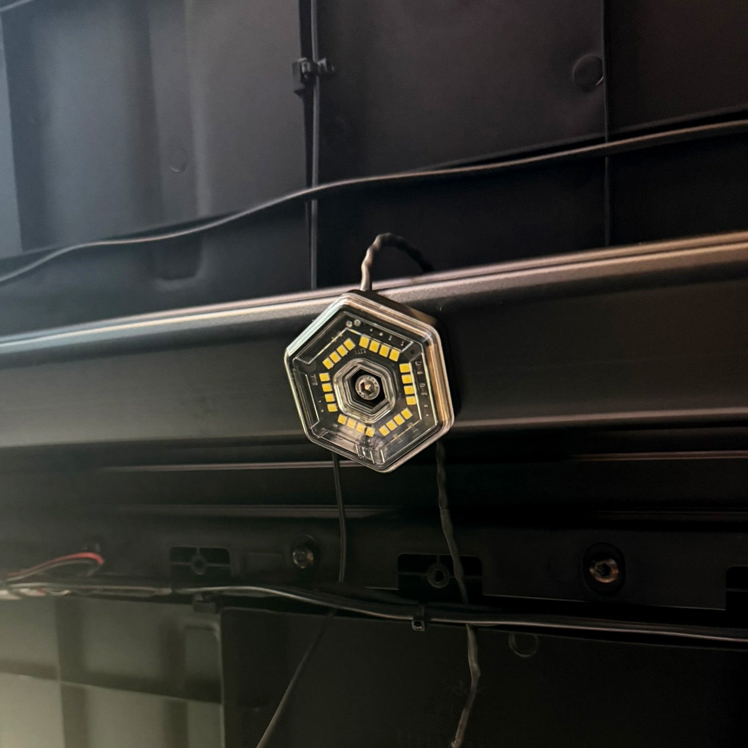 Hexik Surge Rock Light